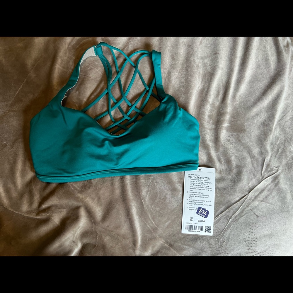 Lululemon free to be wild bra. NWT. Size 10